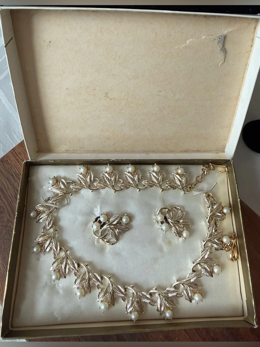 VTG Coro Gold Tone Necklace With Clip On Earrings Faux Pearl Floral Set With Box